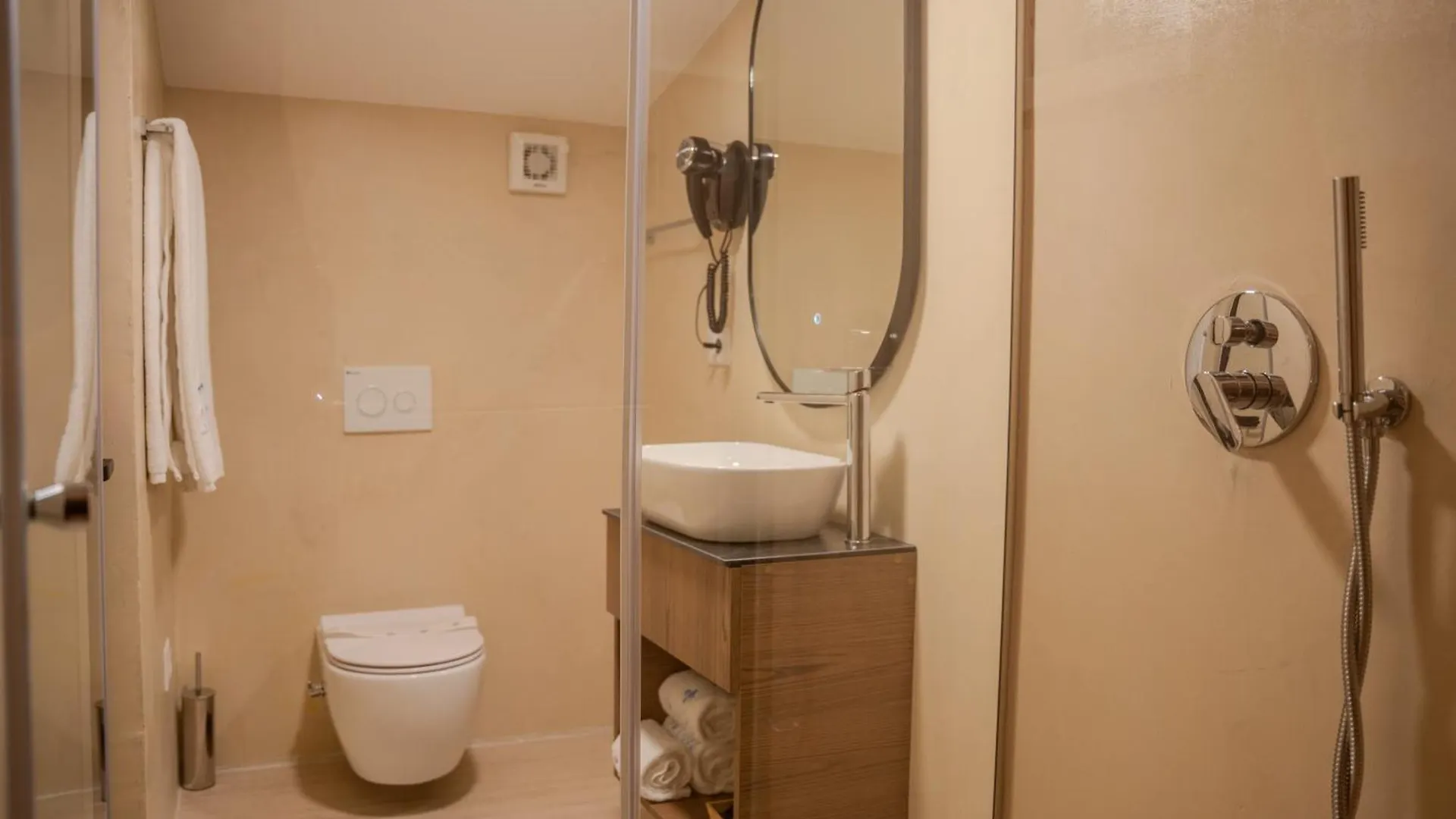 Vila Lasko Hotel Golem  4*, Golem (Tirana) Albânia